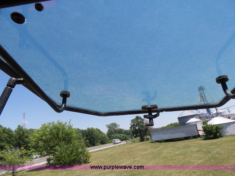 image for item L6113 1998 Massey-Ferguson 4253 tractor