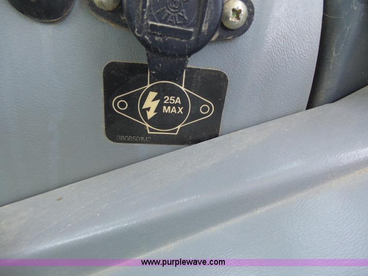 image for item L6113 1998 Massey-Ferguson 4253 tractor