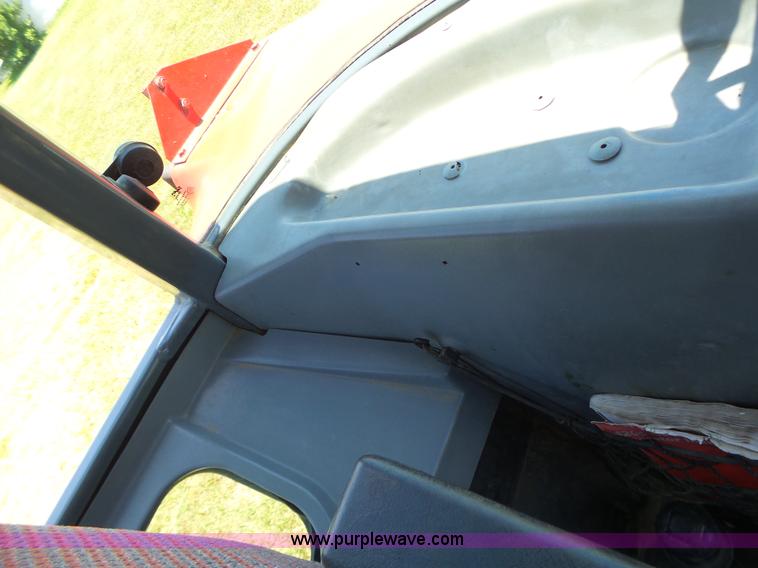 image for item L6113 1998 Massey-Ferguson 4253 tractor