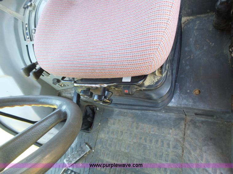 image for item L6113 1998 Massey-Ferguson 4253 tractor