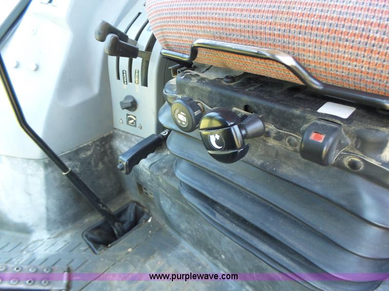 image for item L6113 1998 Massey-Ferguson 4253 tractor