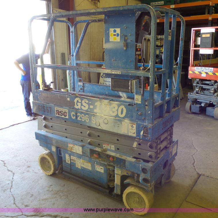 image for item AL9149 2001 Genie GS-1930 scissor lift