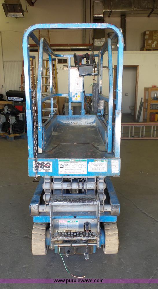 image for item AL9149 2001 Genie GS-1930 scissor lift