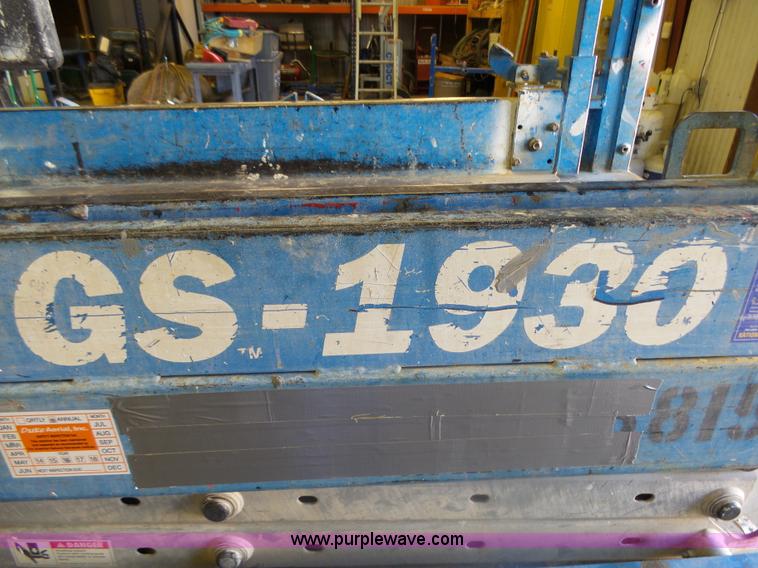 image for item AL9149 2001 Genie GS-1930 scissor lift