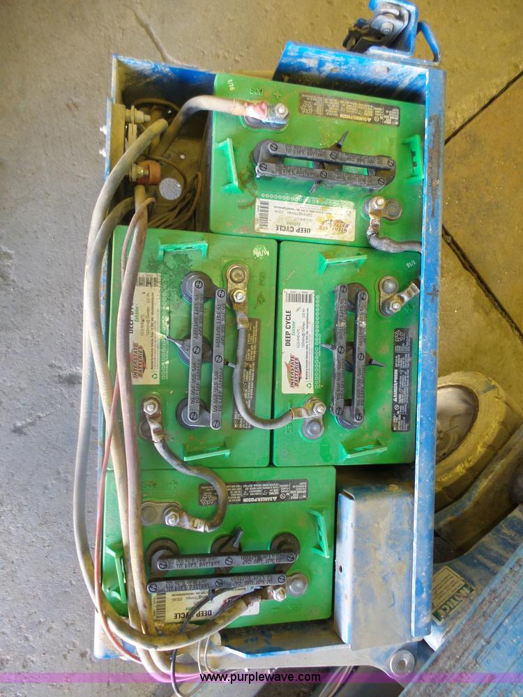 image for item AL9149 2001 Genie GS-1930 scissor lift