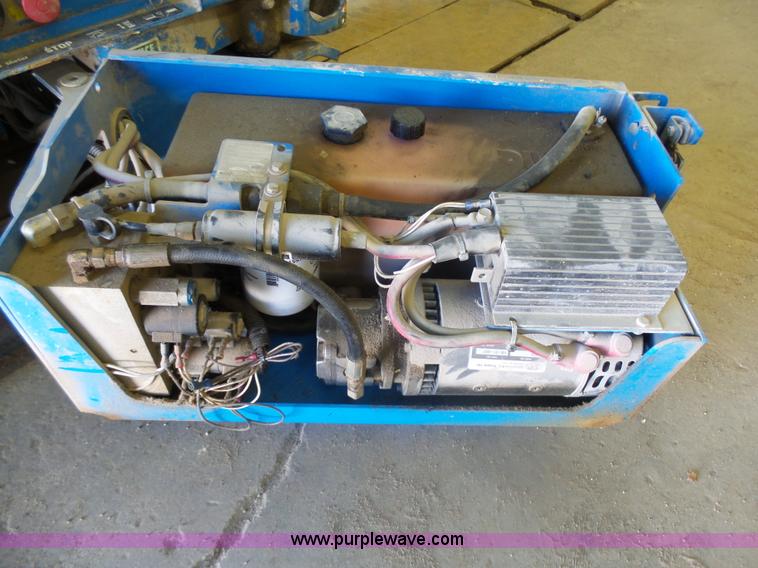 image for item AL9149 2001 Genie GS-1930 scissor lift