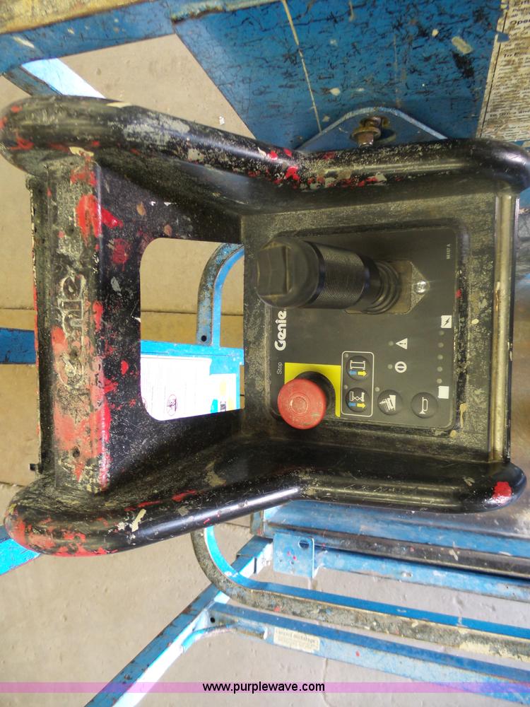 image for item AL9149 2001 Genie GS-1930 scissor lift