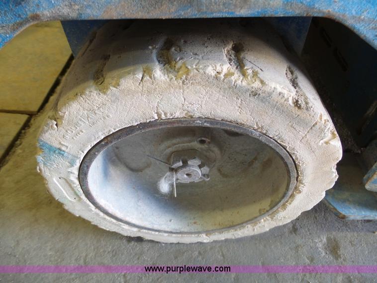 image for item AL9149 2001 Genie GS-1930 scissor lift