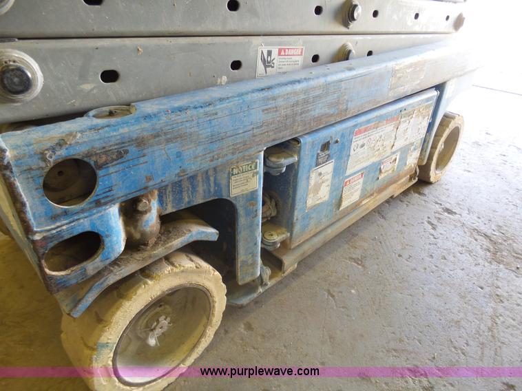 image for item AL9149 2001 Genie GS-1930 scissor lift