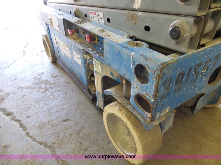 image for item AL9149 2001 Genie GS-1930 scissor lift