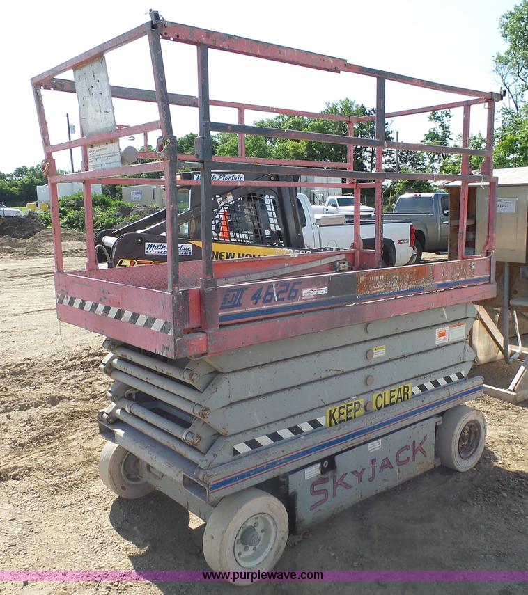 image for item AL9150 1997 Sky Jack III 4626 scissor lift