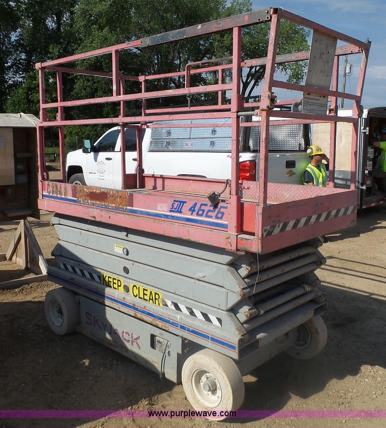 image for item AL9150 1997 Sky Jack III 4626 scissor lift