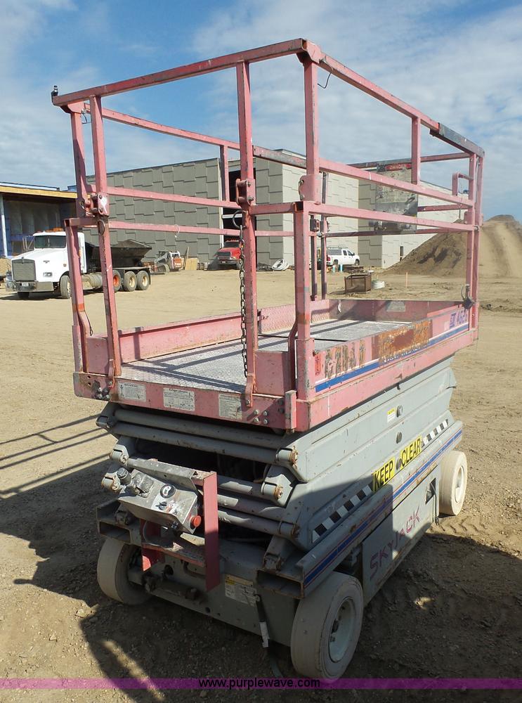 image for item AL9150 1997 Sky Jack III 4626 scissor lift