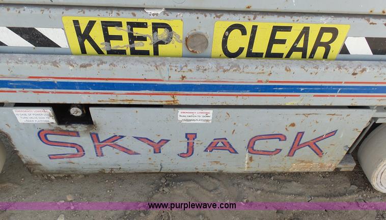 image for item AL9150 1997 Sky Jack III 4626 scissor lift