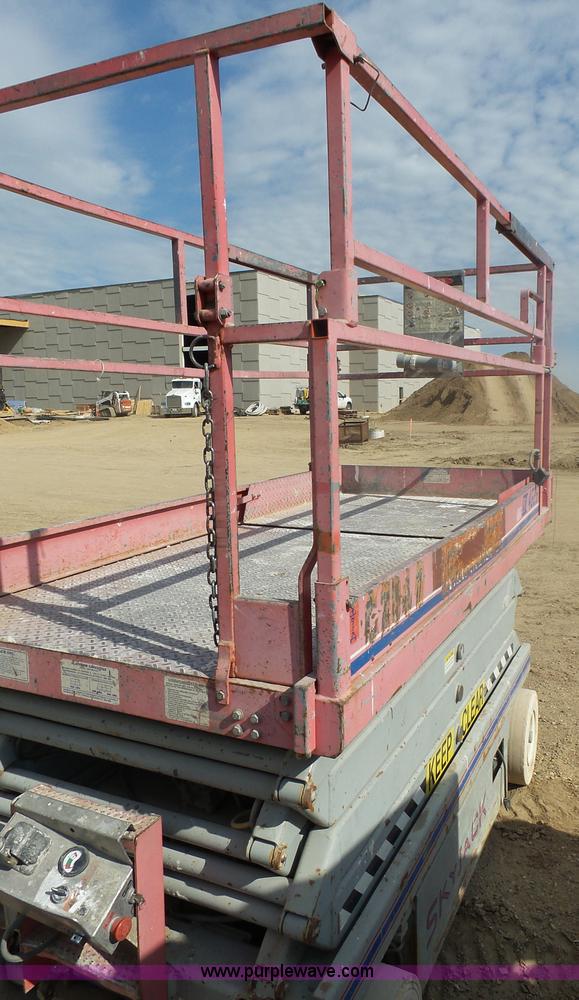 image for item AL9150 1997 Sky Jack III 4626 scissor lift