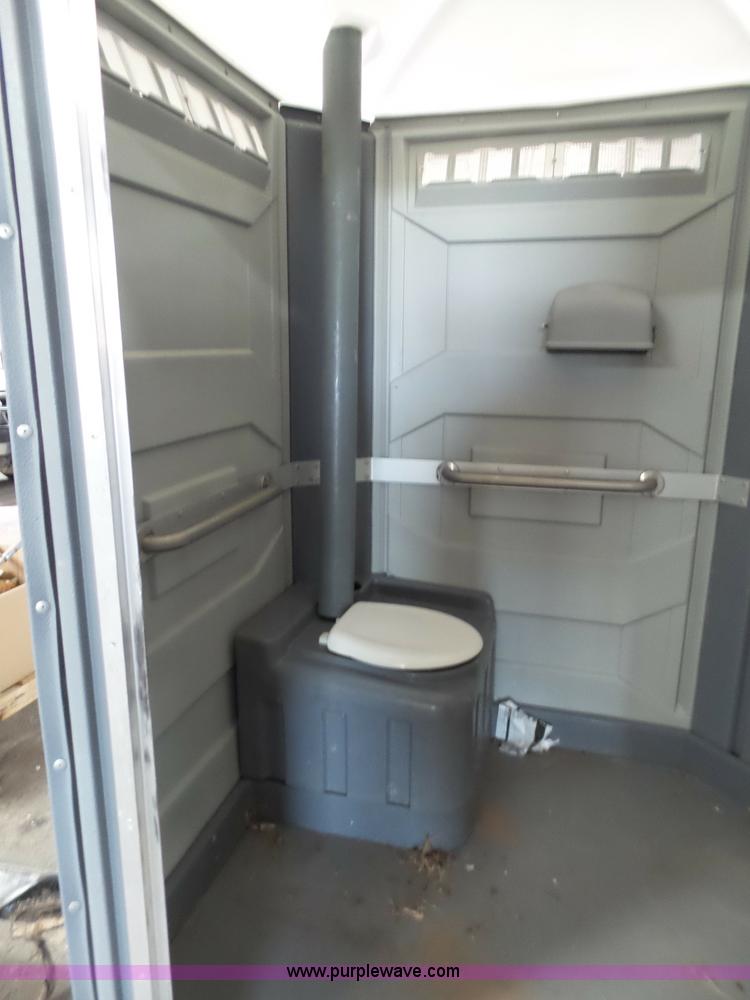 image for item BZ9164 Portable toilet