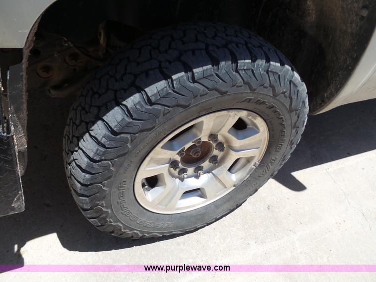 image for item BZ9173 2009 Chevrolet Silverado 2500HD Crew Cab pickup truck