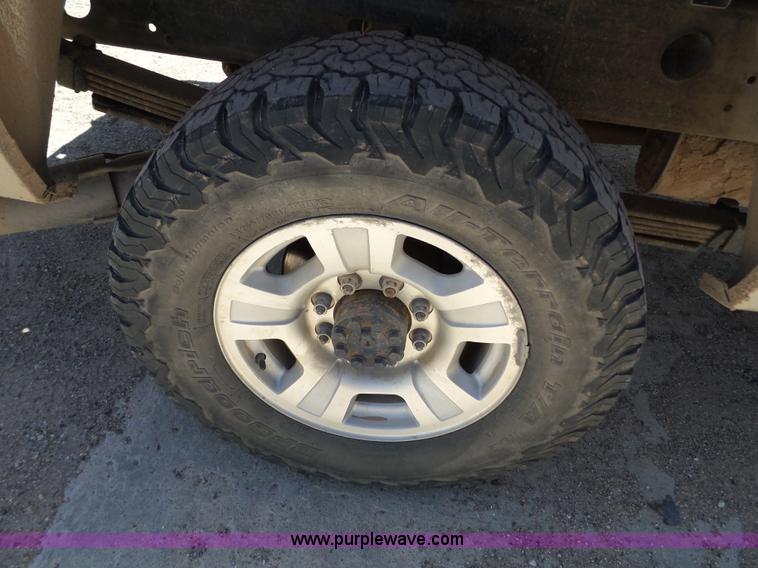 image for item BZ9173 2009 Chevrolet Silverado 2500HD Crew Cab pickup truck