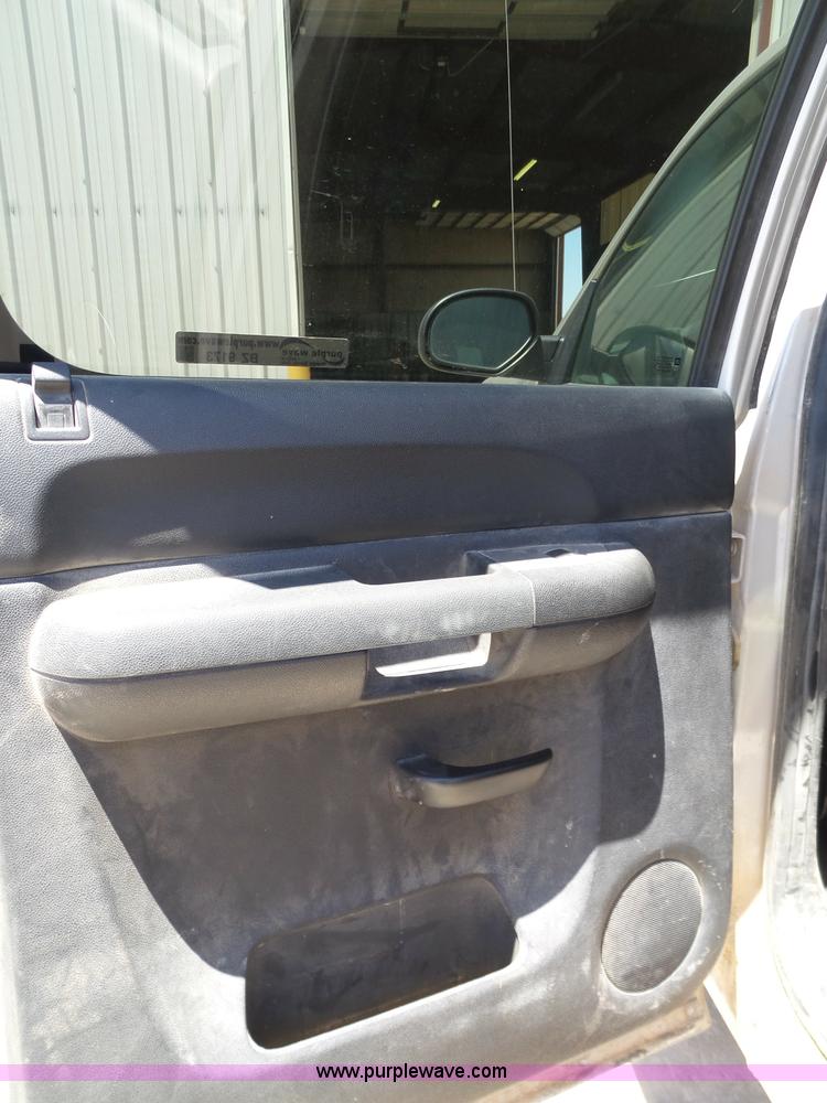 image for item BZ9173 2009 Chevrolet Silverado 2500HD Crew Cab pickup truck