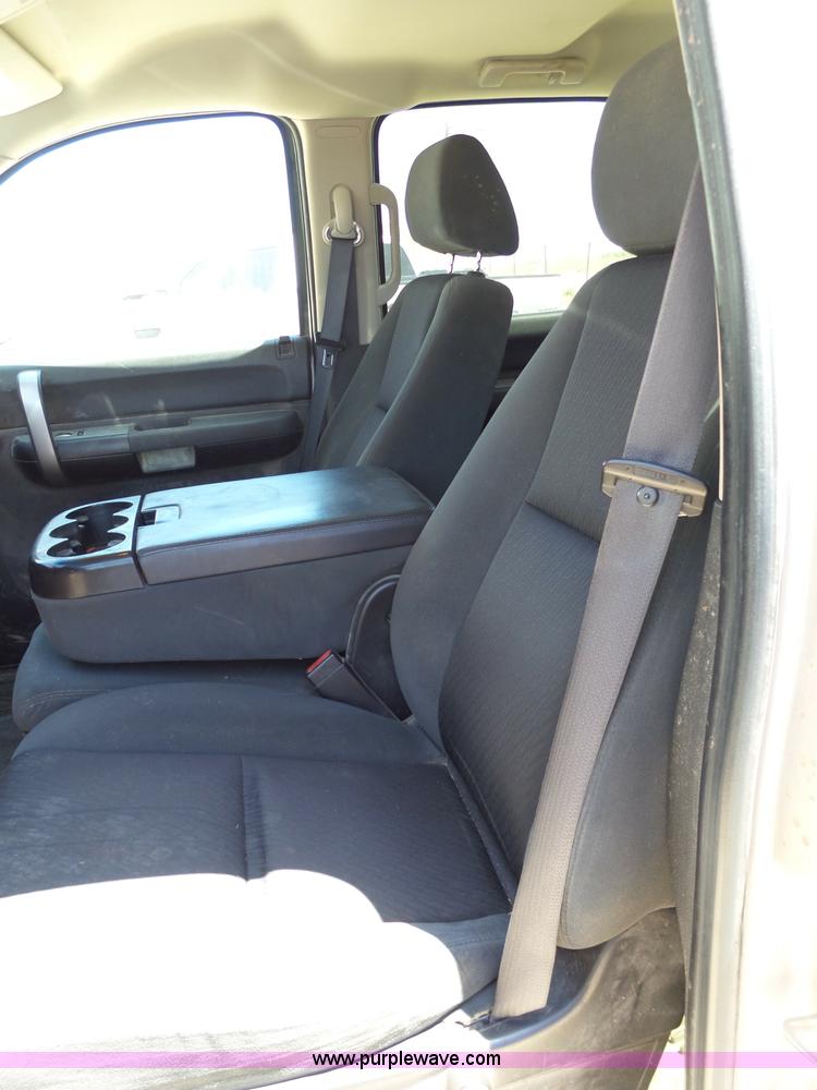 image for item BZ9173 2009 Chevrolet Silverado 2500HD Crew Cab pickup truck