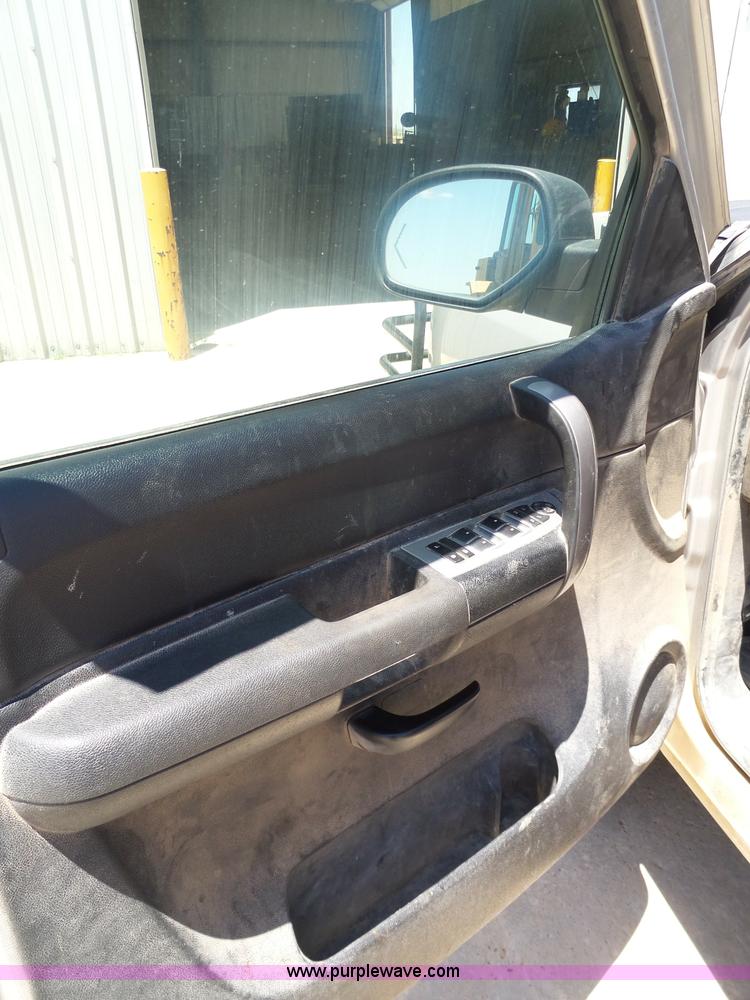 image for item BZ9173 2009 Chevrolet Silverado 2500HD Crew Cab pickup truck