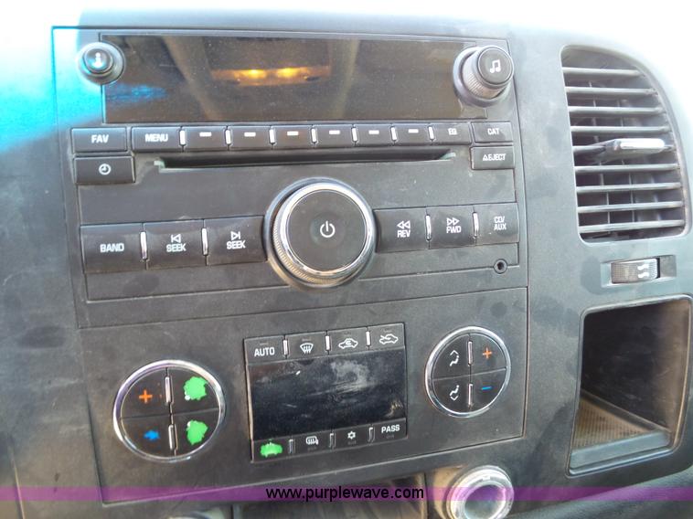 image for item BZ9173 2009 Chevrolet Silverado 2500HD Crew Cab pickup truck