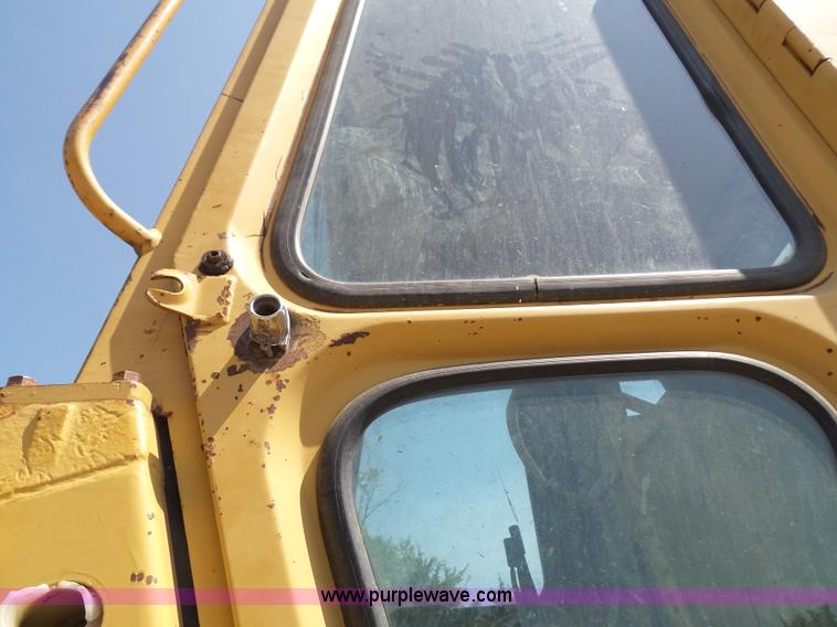 image for item J4878 1986 Caterpillar 963 LGP track loader