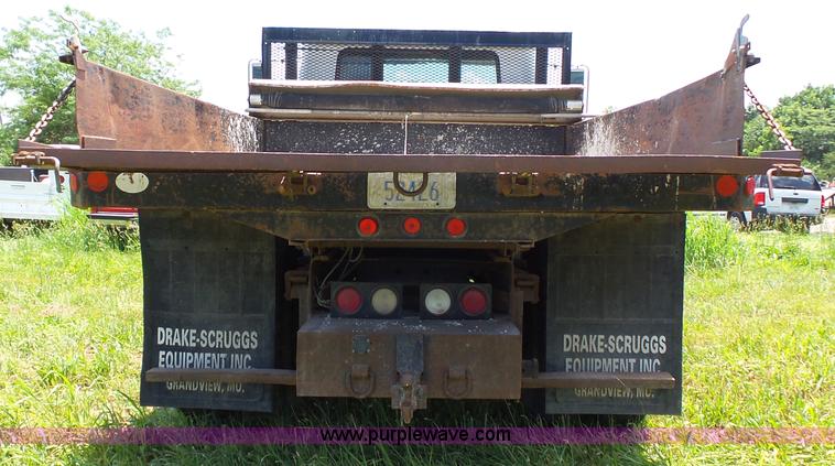 image for item J4911 2000 International 4700 dump truck