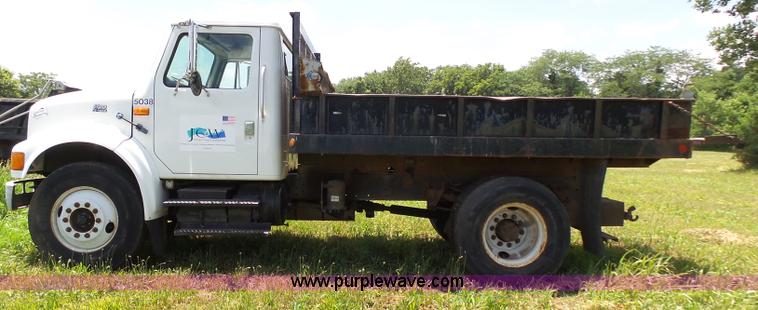 image for item J4911 2000 International 4700 dump truck
