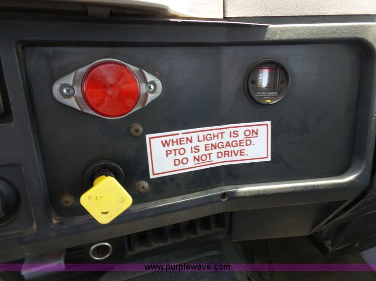 image for item J4911 2000 International 4700 dump truck