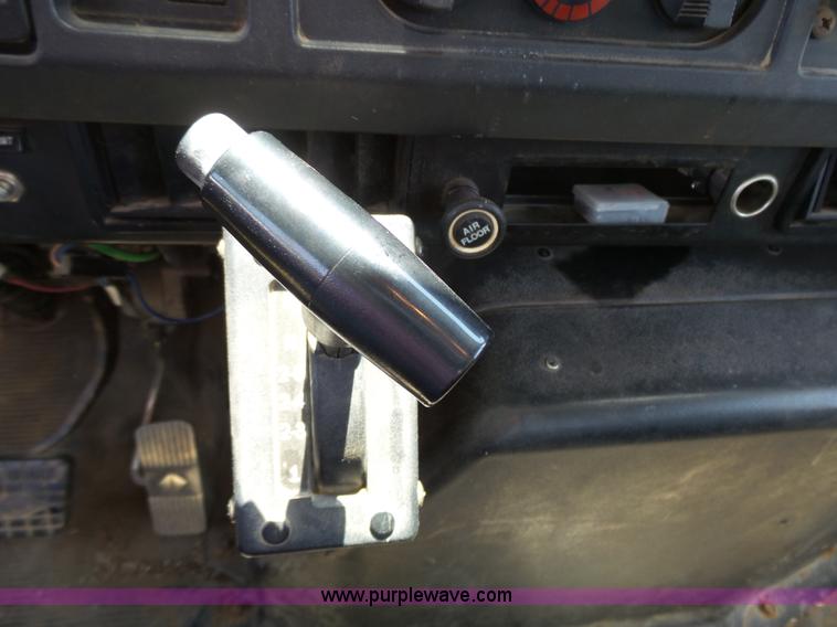 image for item J4911 2000 International 4700 dump truck