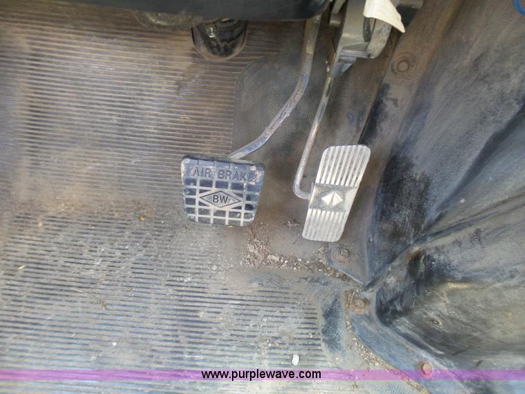 image for item J4911 2000 International 4700 dump truck