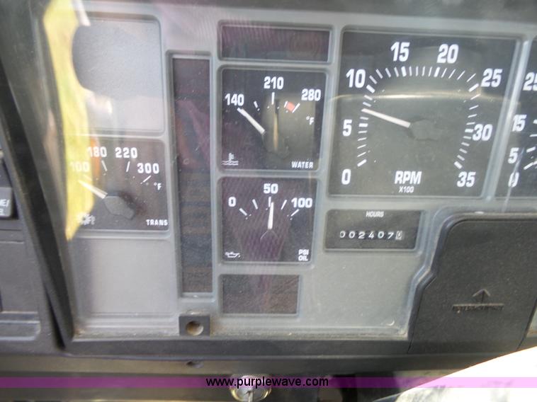 image for item J4911 2000 International 4700 dump truck