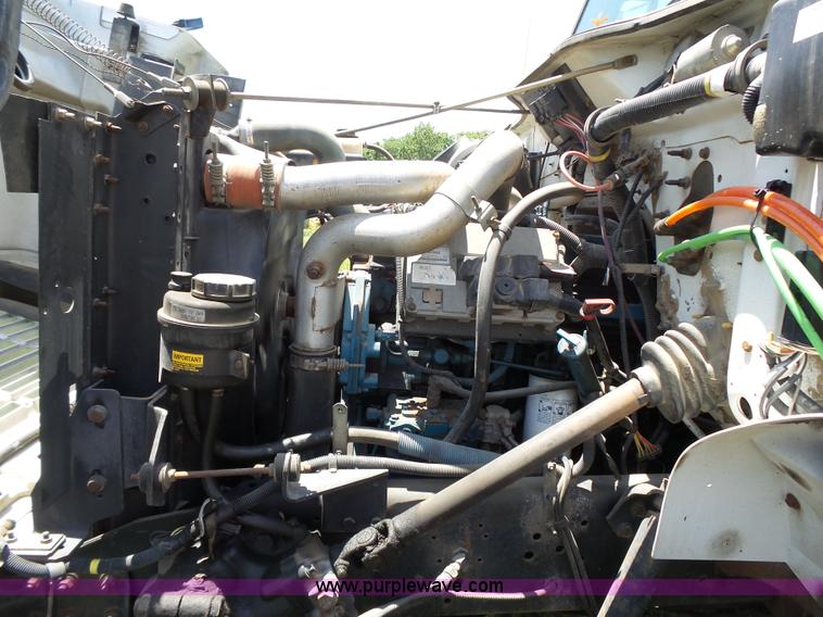 image for item J4911 2000 International 4700 dump truck