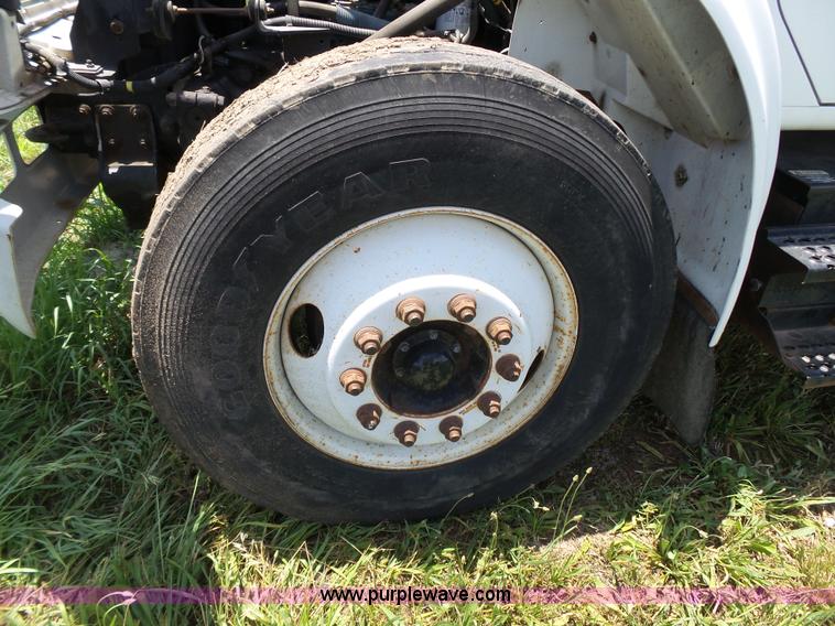 image for item J4911 2000 International 4700 dump truck