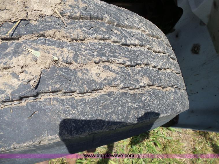 image for item J4911 2000 International 4700 dump truck