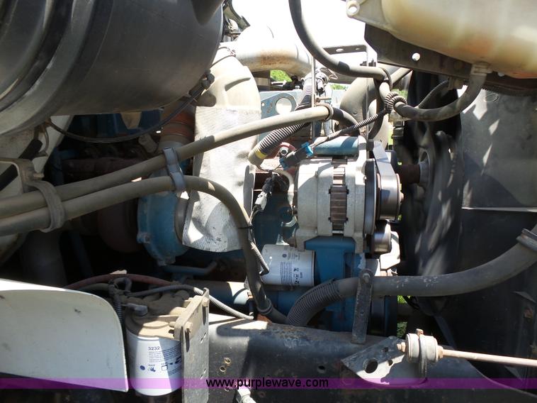 image for item J4911 2000 International 4700 dump truck