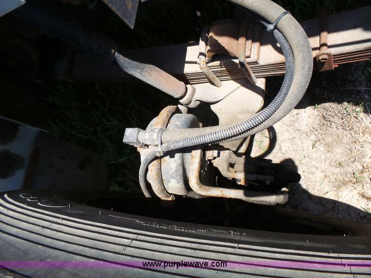 image for item J4911 2000 International 4700 dump truck