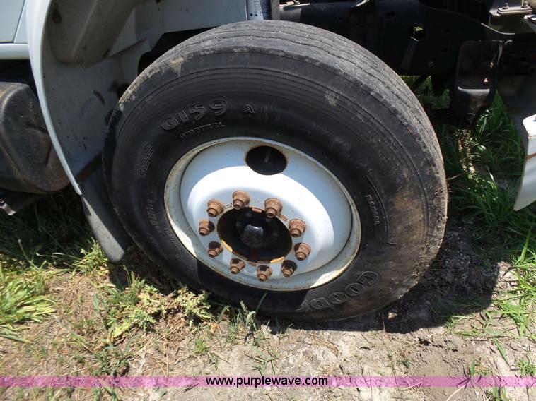 image for item J4911 2000 International 4700 dump truck