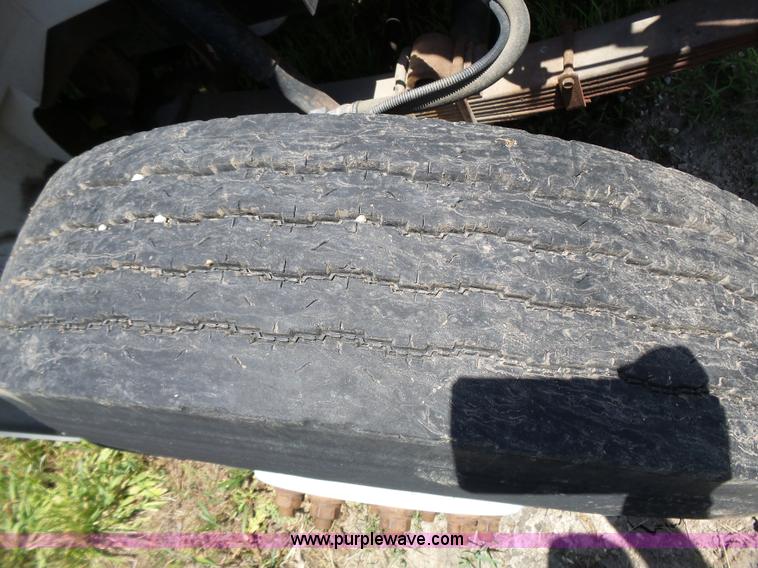 image for item J4911 2000 International 4700 dump truck