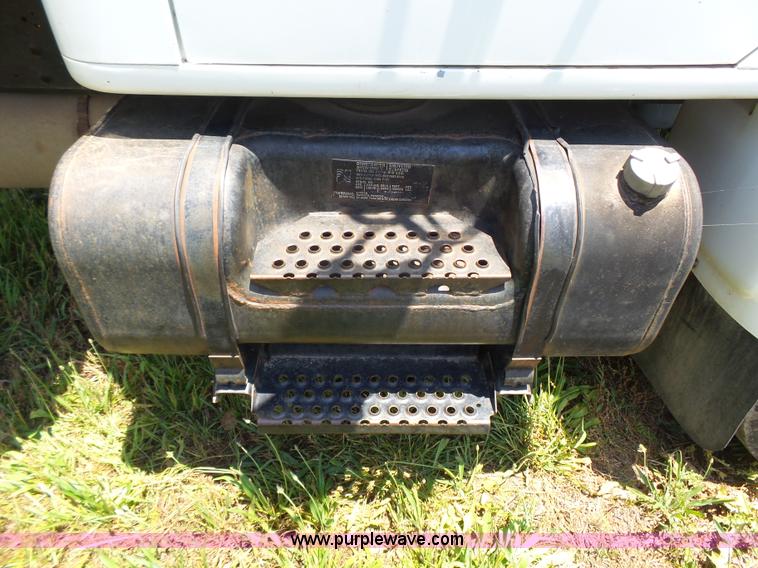 image for item J4911 2000 International 4700 dump truck