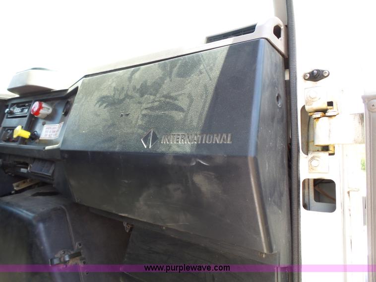 image for item J4911 2000 International 4700 dump truck
