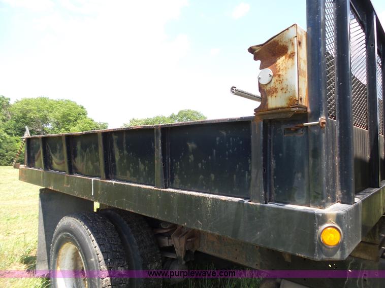 image for item J4911 2000 International 4700 dump truck