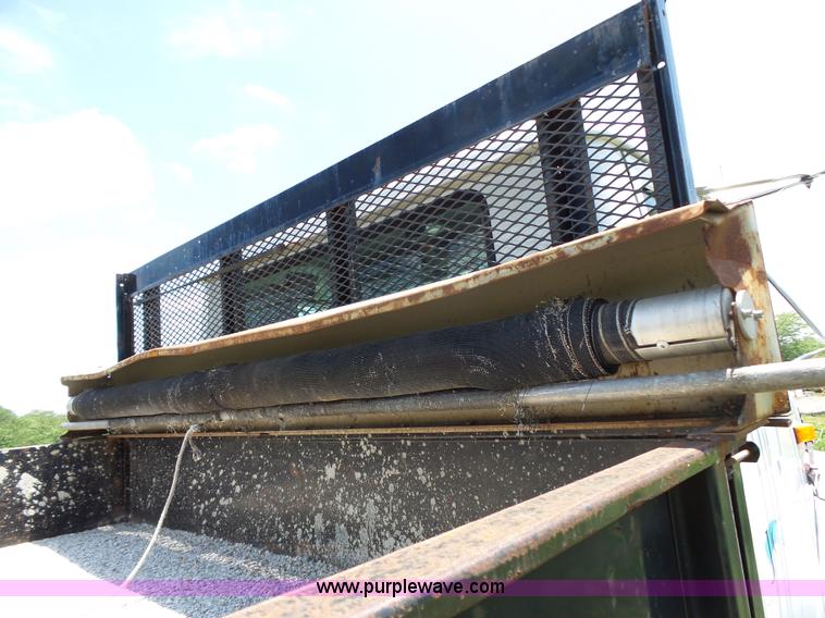 image for item J4911 2000 International 4700 dump truck