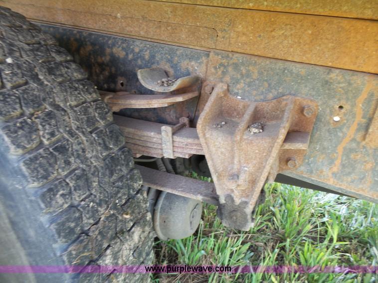 image for item J4911 2000 International 4700 dump truck