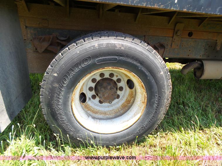 image for item J4911 2000 International 4700 dump truck