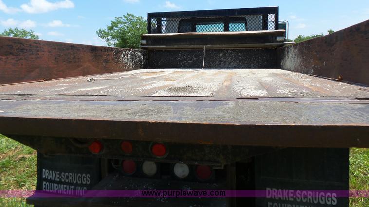 image for item J4911 2000 International 4700 dump truck