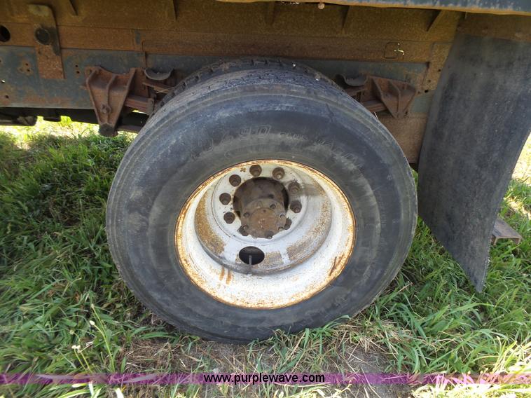 image for item J4911 2000 International 4700 dump truck