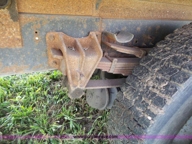 image for item J4911 2000 International 4700 dump truck