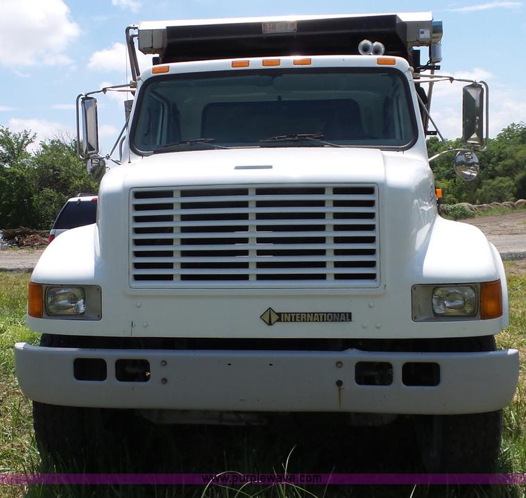 image for item J4915 2001 International F4900 dump truck